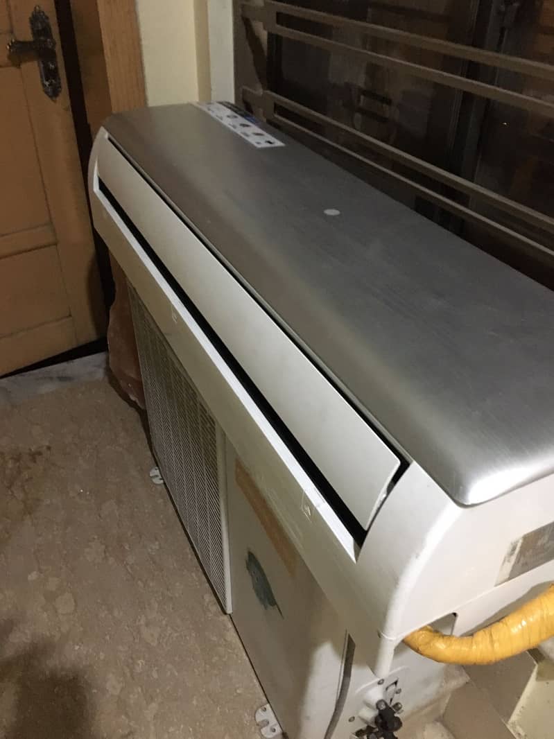 Changhong Ruba1.5 Ton Inverter AC 1