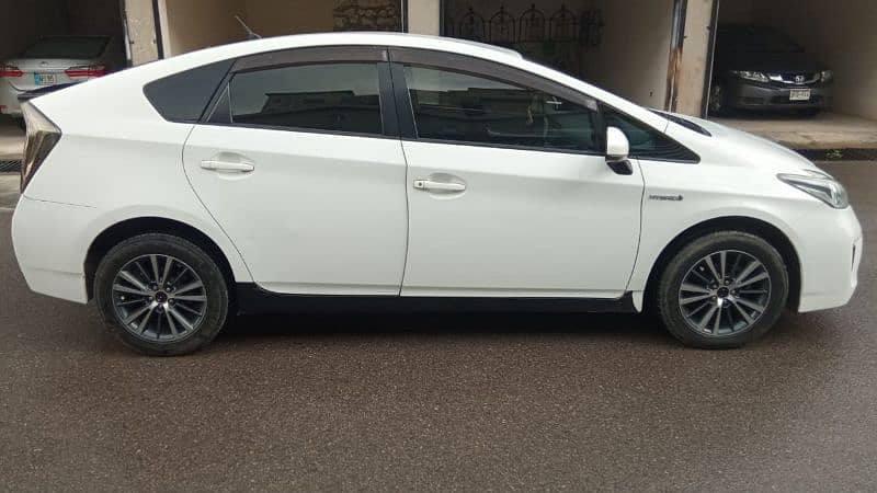 Toyota Prius 2014 4