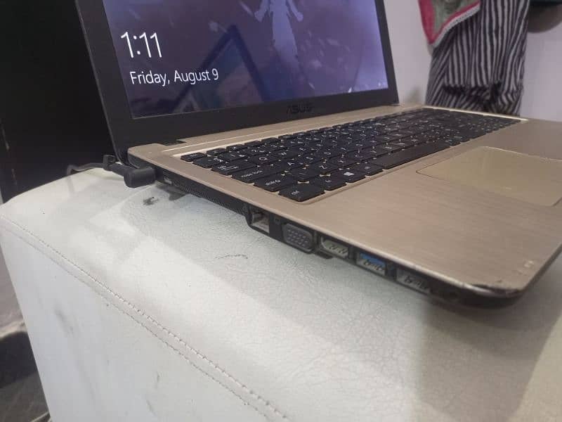 ASUS laptop 3