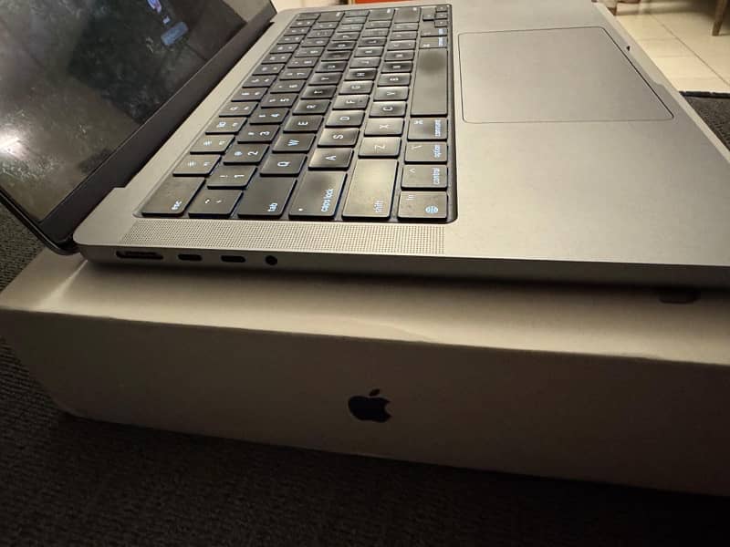 APPLE MACBOOK PRO M1 PRO Chip - 14 inch 1