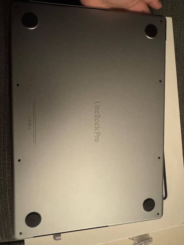 APPLE MACBOOK PRO M1 PRO Chip - 14 inch 7