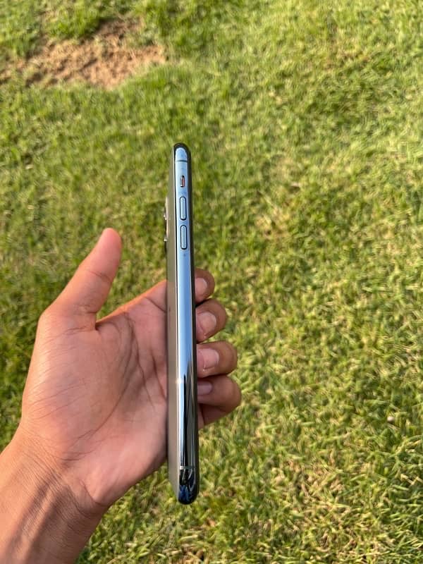 iPhone 11 Pro Max 5