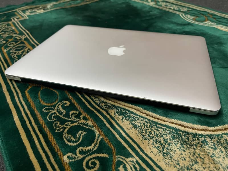 macbook pro 10/10 condition 5