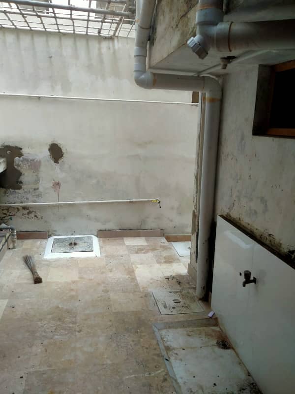 220 yards newly renovated house independent on rent one unit ground + one in Gulshan block 3 , 14