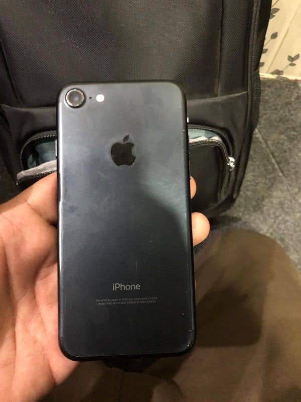 Iphone 7 32 gb pta aprroved good condition 1