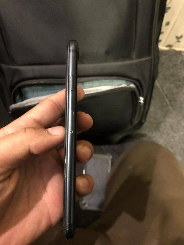 Iphone 7 32 gb pta aprroved good condition 2