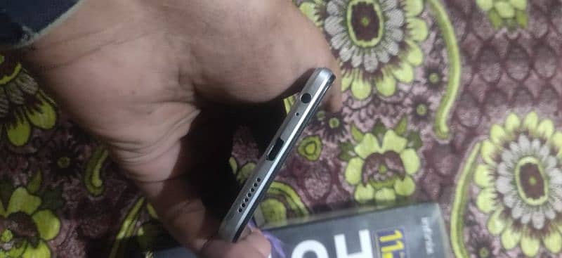 Infinix hot 12play 6+5 128 4