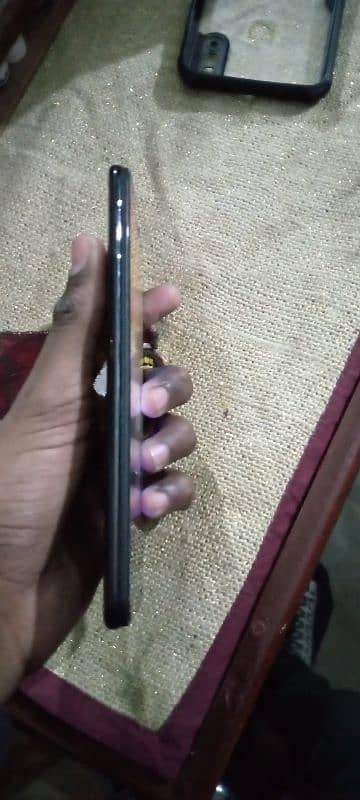 new mobail hai urgent sell hai vivo y85 3