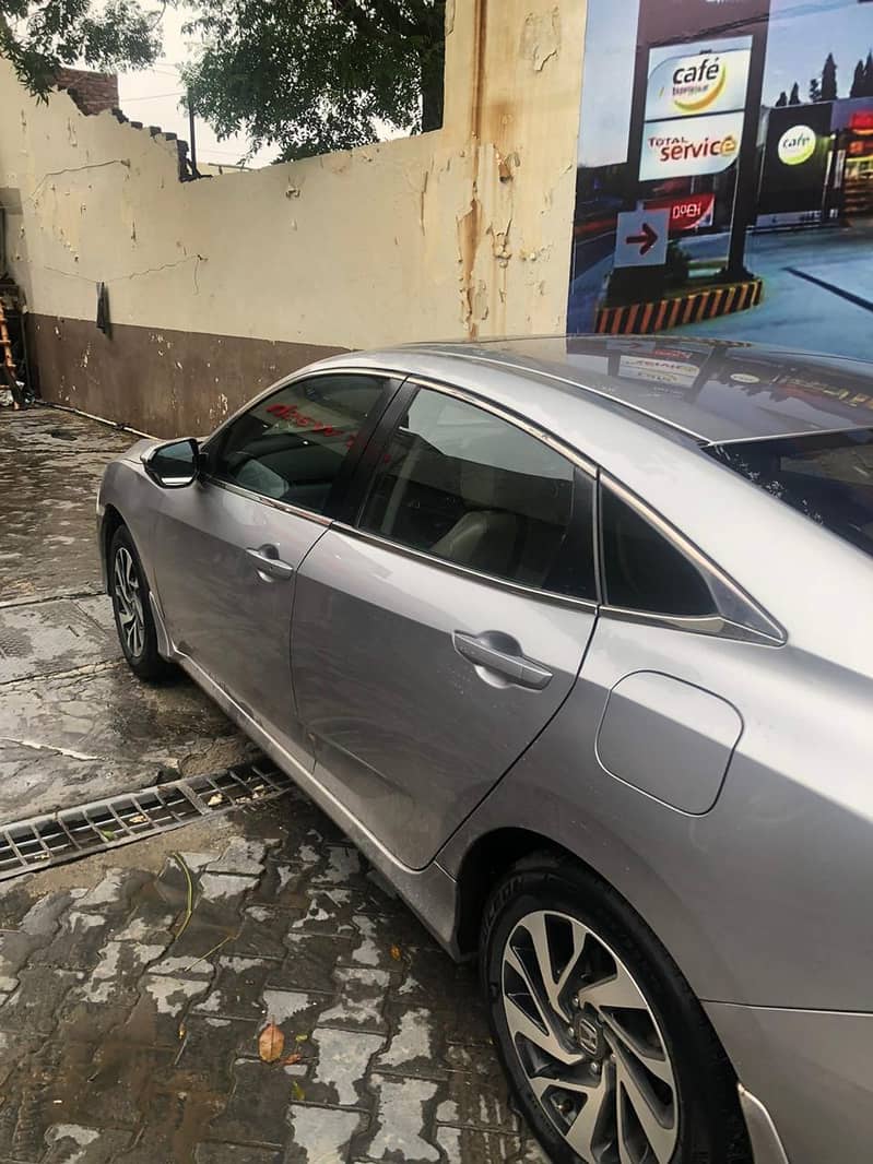 Honda Civic 2019 UG Oriel  full option 4