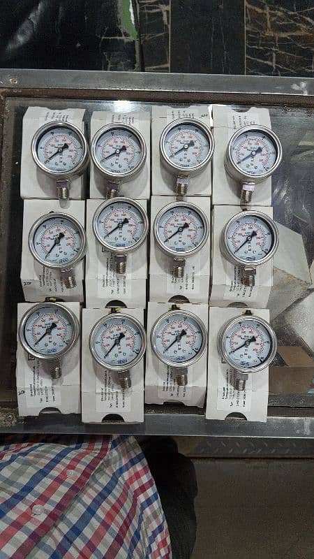 Pressure Gauge &. Temperature Gauge 2