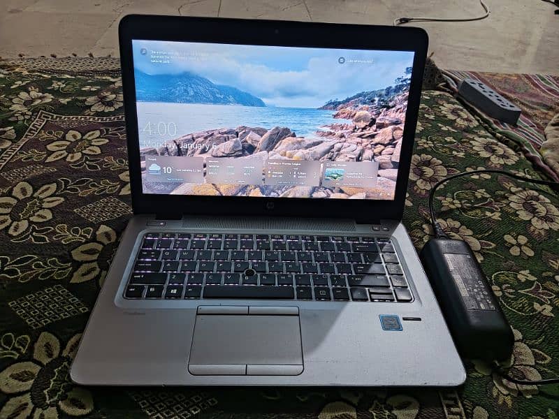 HP laptop selling with a very Chip price 0