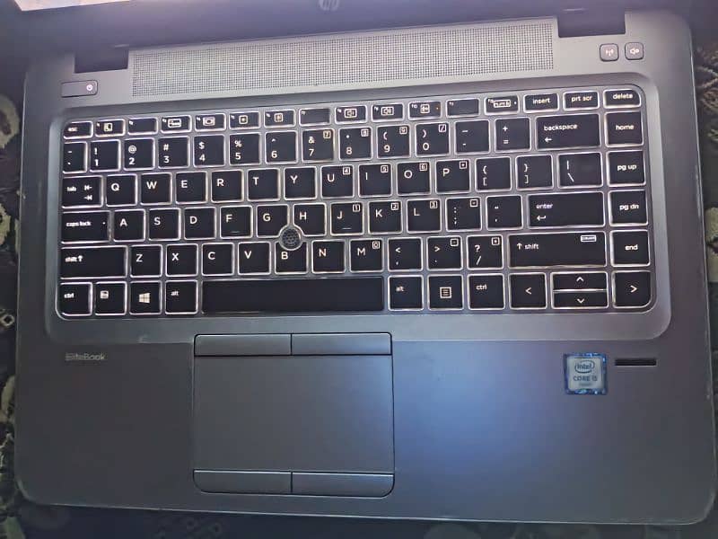 HP laptop selling with a very Chip price 3