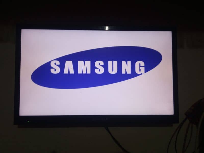 24 inch Samsung Led+ Dish antenna+ Audionic Boofer condition 10 by 10 0