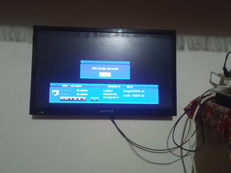 24 inch Samsung Led+ Dish antenna+ Audionic Boofer condition 10 by 10 2