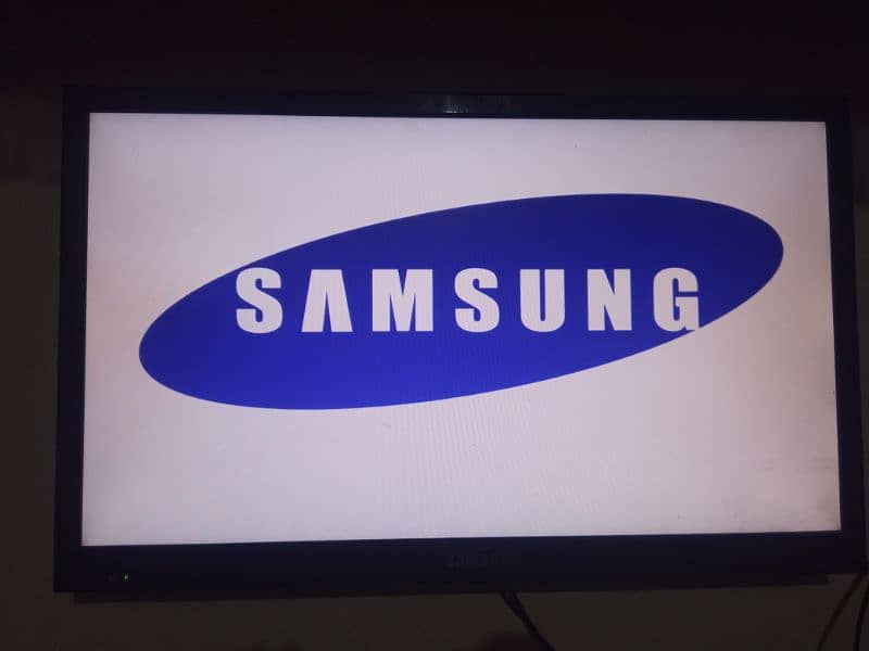 24 inch Samsung Led+ Dish antenna+ Audionic Boofer condition 10 by 10 3