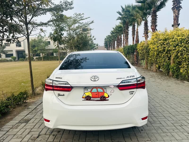 Toyota Altis Grande 1.8 2017 1