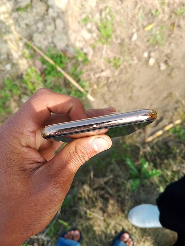 iphone Xsmax  256gb golden 6