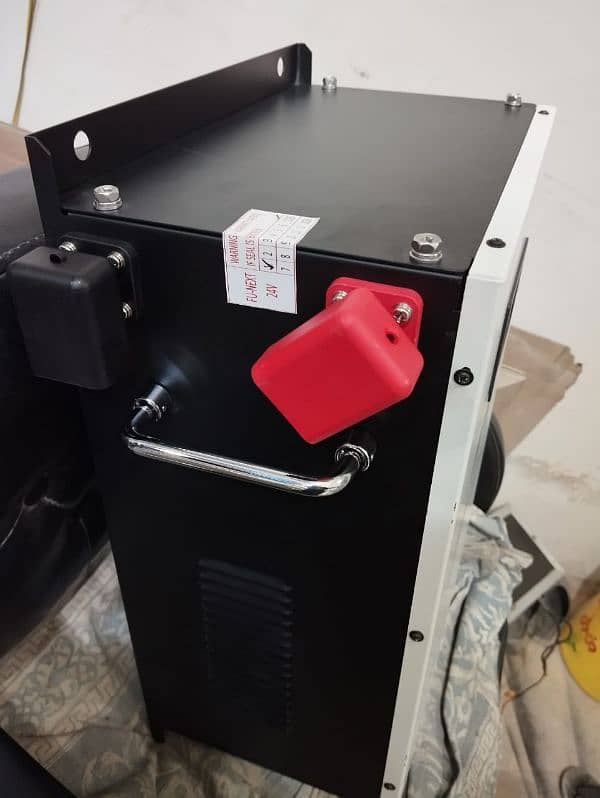 24V 100/200Ah LITHIUM PHOSPHATE BATTERIES 2