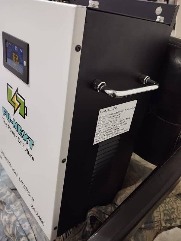24V 100/200Ah LITHIUM PHOSPHATE BATTERIES 3
