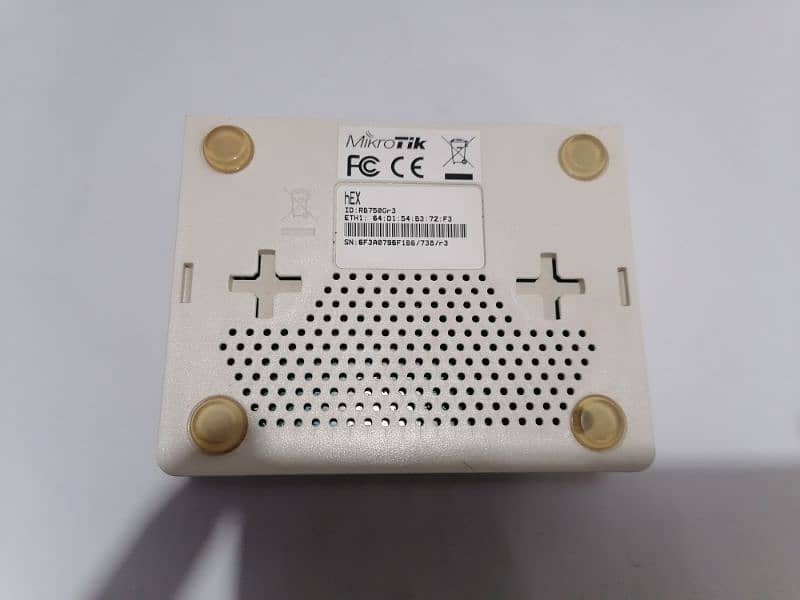 Mikrotik Router Board RB750 GR-3 1