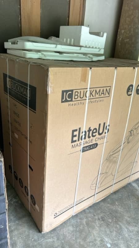 JC Buckman ElateUs 4D Massage Chair 9