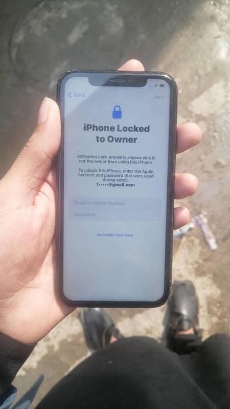 iPhone XR iCloud locked 2