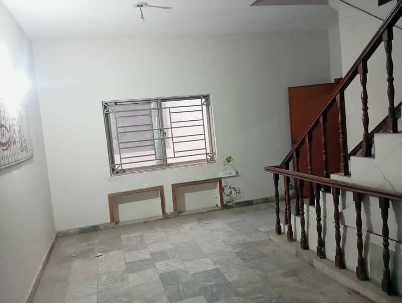 10 Marla House For Rent In Faisal Town 7