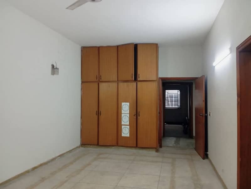 10 Marla House For Rent In Faisal Town 8