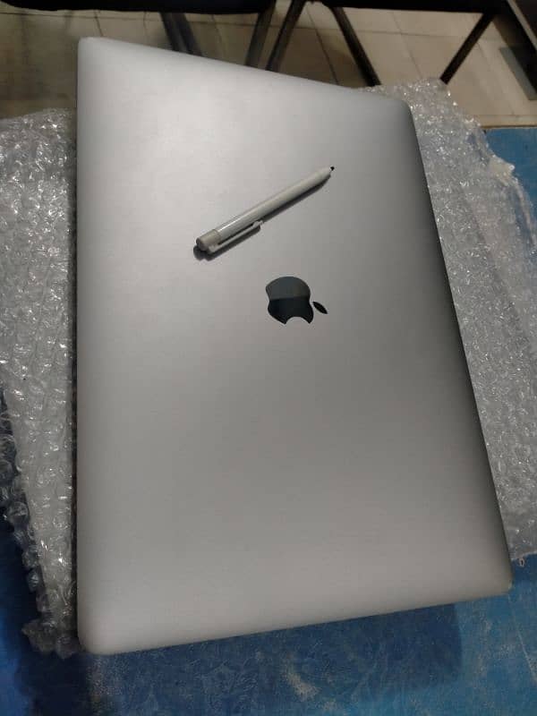 Apple MacBook Pro 2019 15" i7 16/512 1