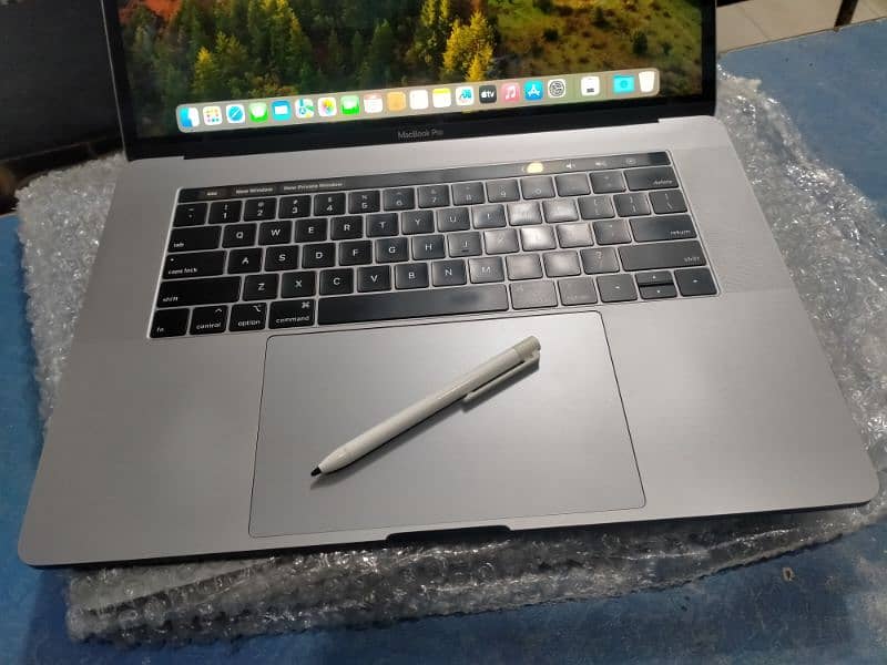 Apple MacBook Pro 2019 15" i7 16/512 2