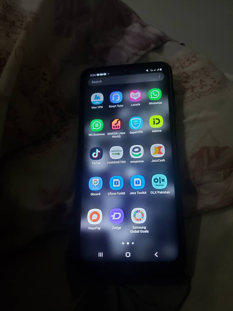 hi I am selling my Samsung a12 4/128 gb 1