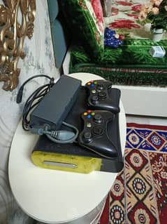 Xbox 360 with 2 Controller Wireless