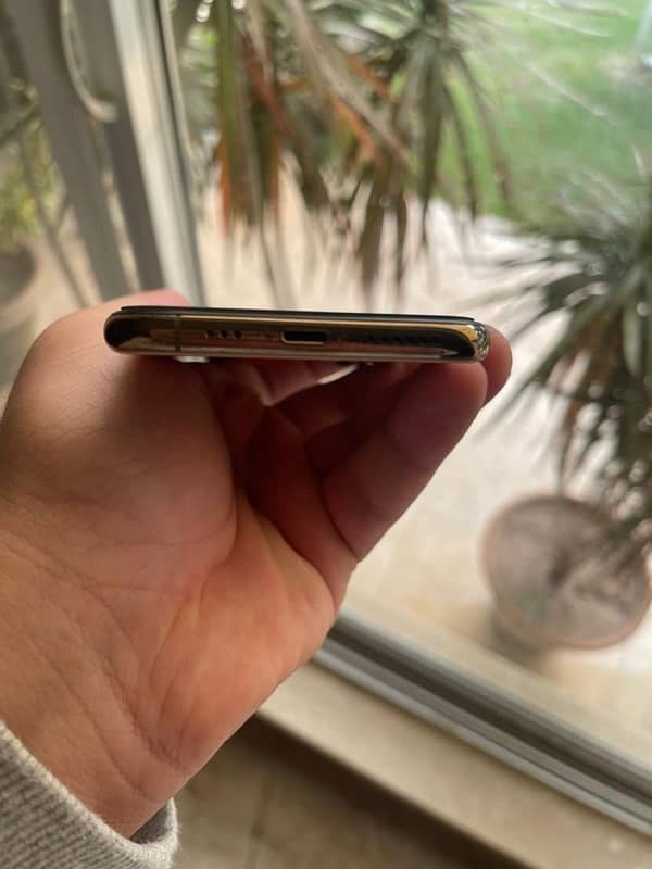 iPhone XS PTA Approved Gold 4