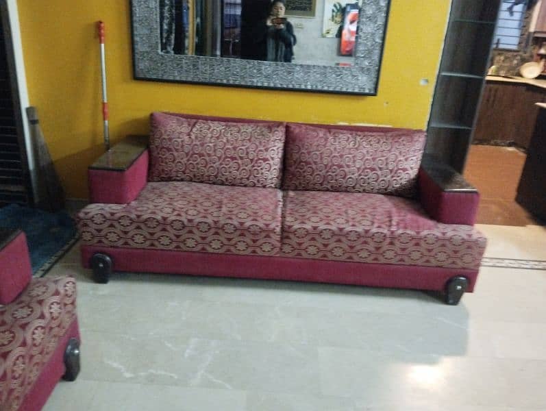 6 seter sofa set urgent sale 0