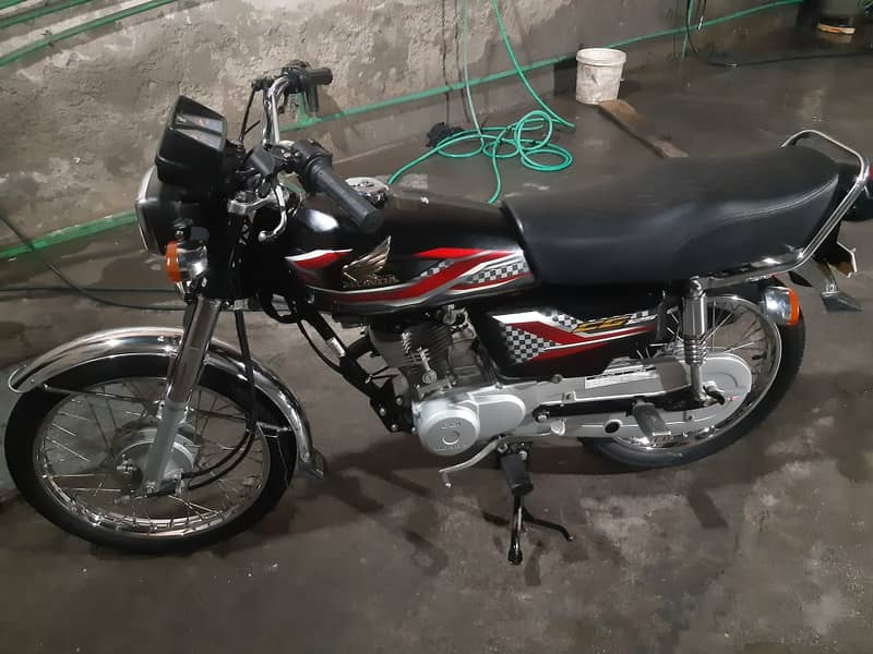 Honda CG 125 2024 Like New Condition urgent Sale One Hand Personal use 2