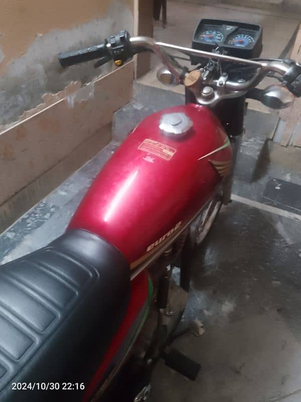 Honda 125 moterbike 3