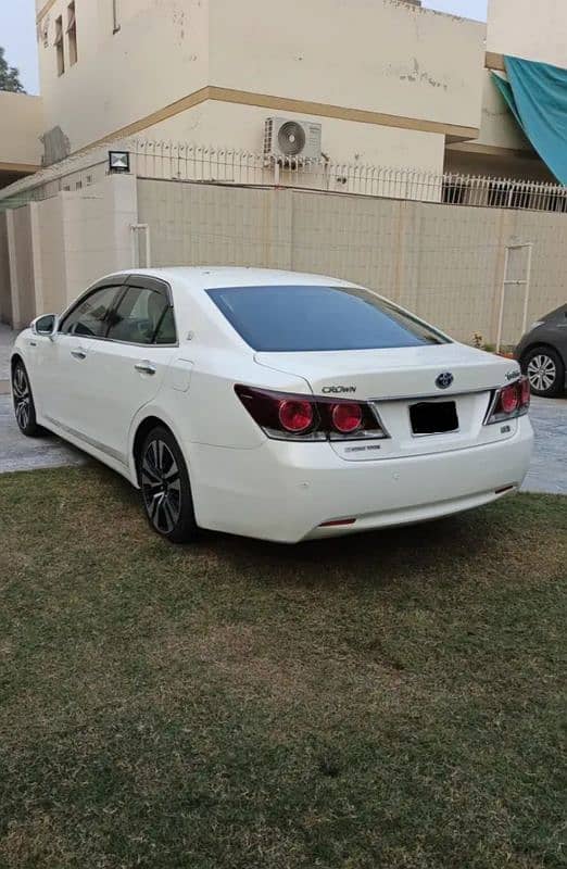 Toyota Crown Hybrid 2013/17 Royal saloon 0