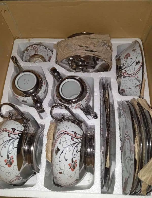 4 different dinner set brand new untouch available now for sale 5