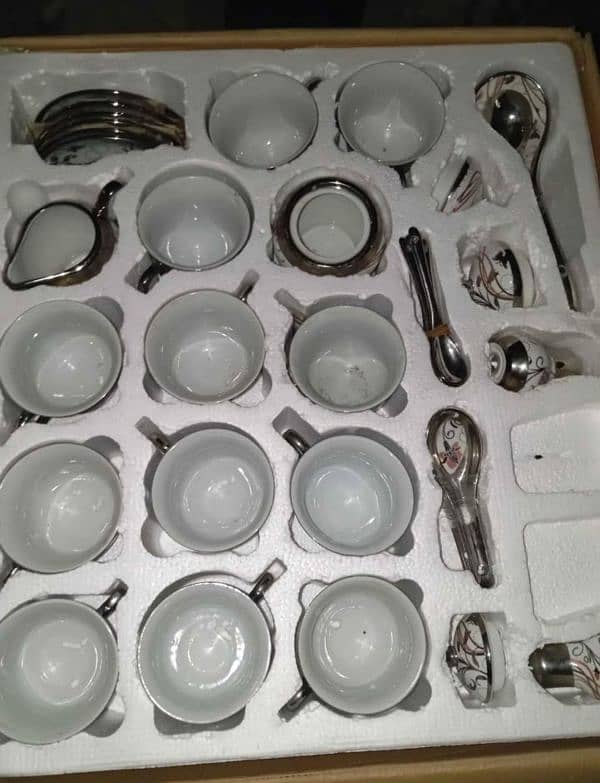 4 different dinner set brand new untouch available now for sale 7