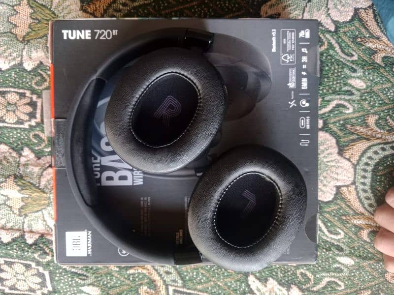 JBL TUNE 720BT 0