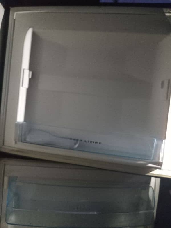 Electrolux refrigerator 3