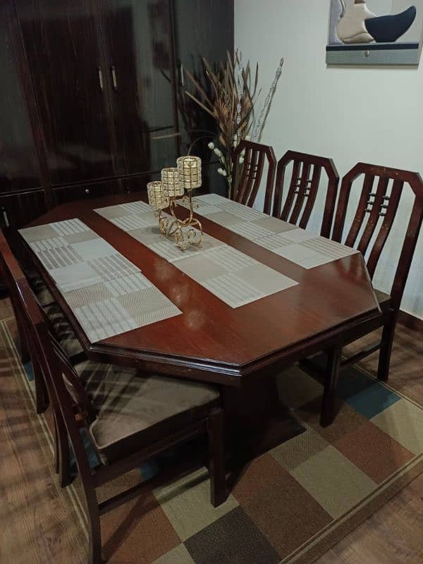 Dining Table with 6 chairs 0