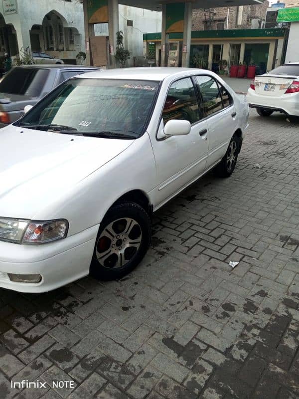 Nissan Sunny 2000 5