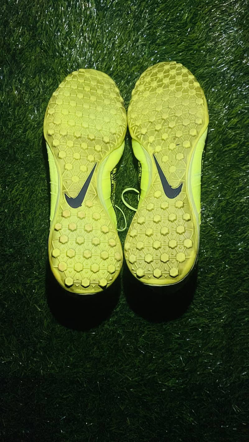 Nike football gripper for sale 2