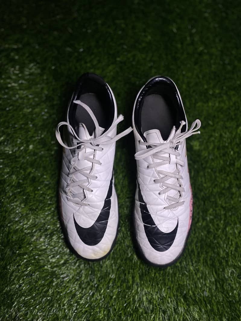 Nike hypervenom football gripper 1