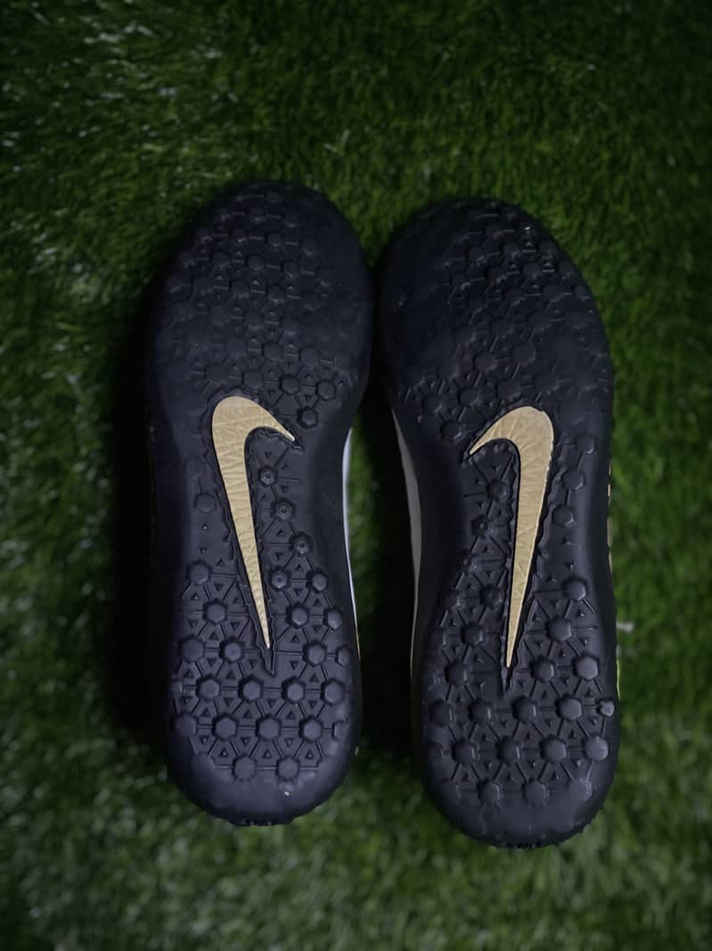 Nike hypervenom football gripper 2