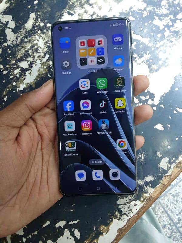 one plus 10 pro bilkul new condition mein ha 10/10 16/256 ram 0