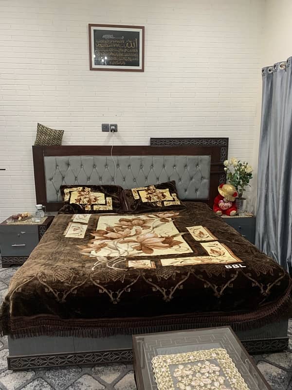 6 months used bed for sale with side tables 1