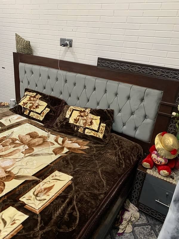 6 months used bed for sale with side tables 6