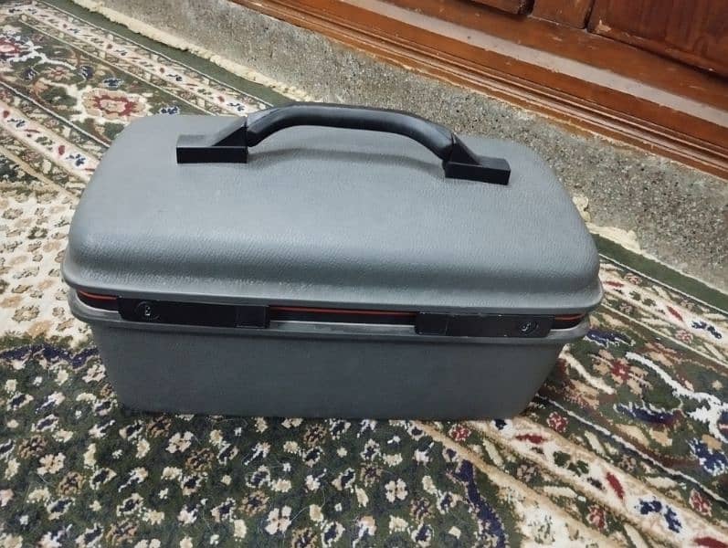 Samsonite vanity box 3